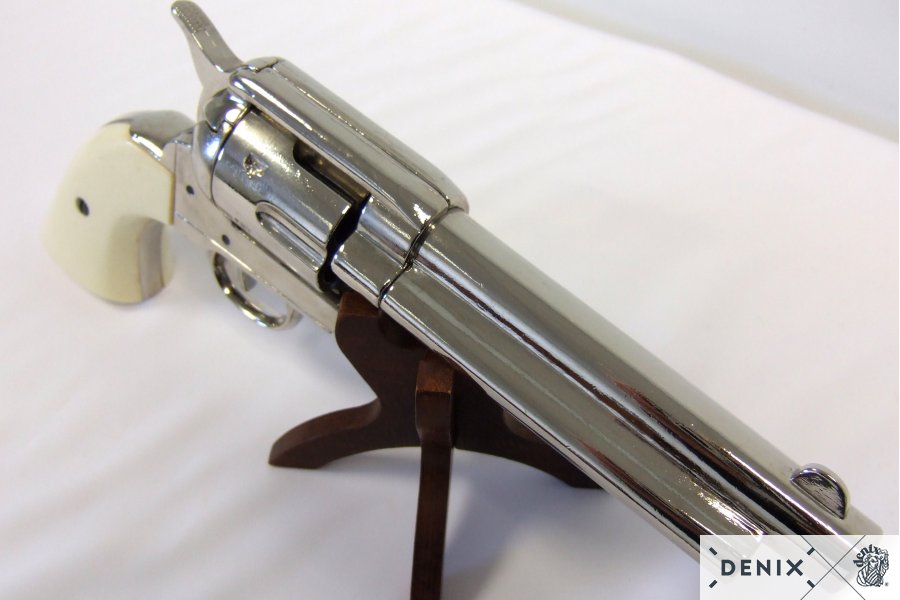 Replica Revolver Colt Cal.45 Peacemaker 5½ " - Modello Storico Per Collezionisti 4 Replica Revolver Colt Cal.45 Peacemaker 5½ " - Modello Storico Per Collezionisti - immagine 4