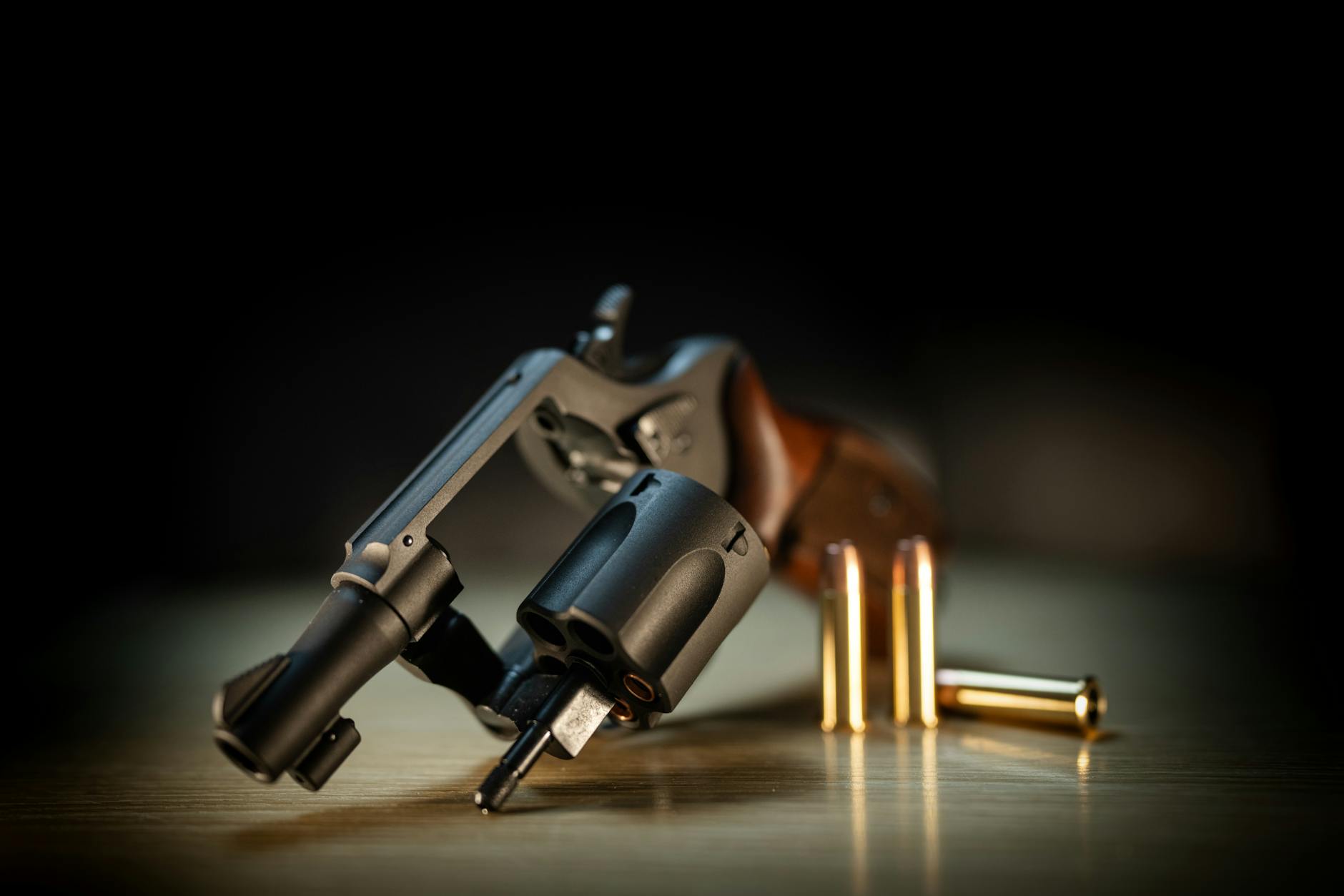 Caratteristiche tecniche Python 357 Magnum arma storica Dettagli costruttivi del Python 357 Magnum con cilindro rotante e grilletto di qualità artigianale