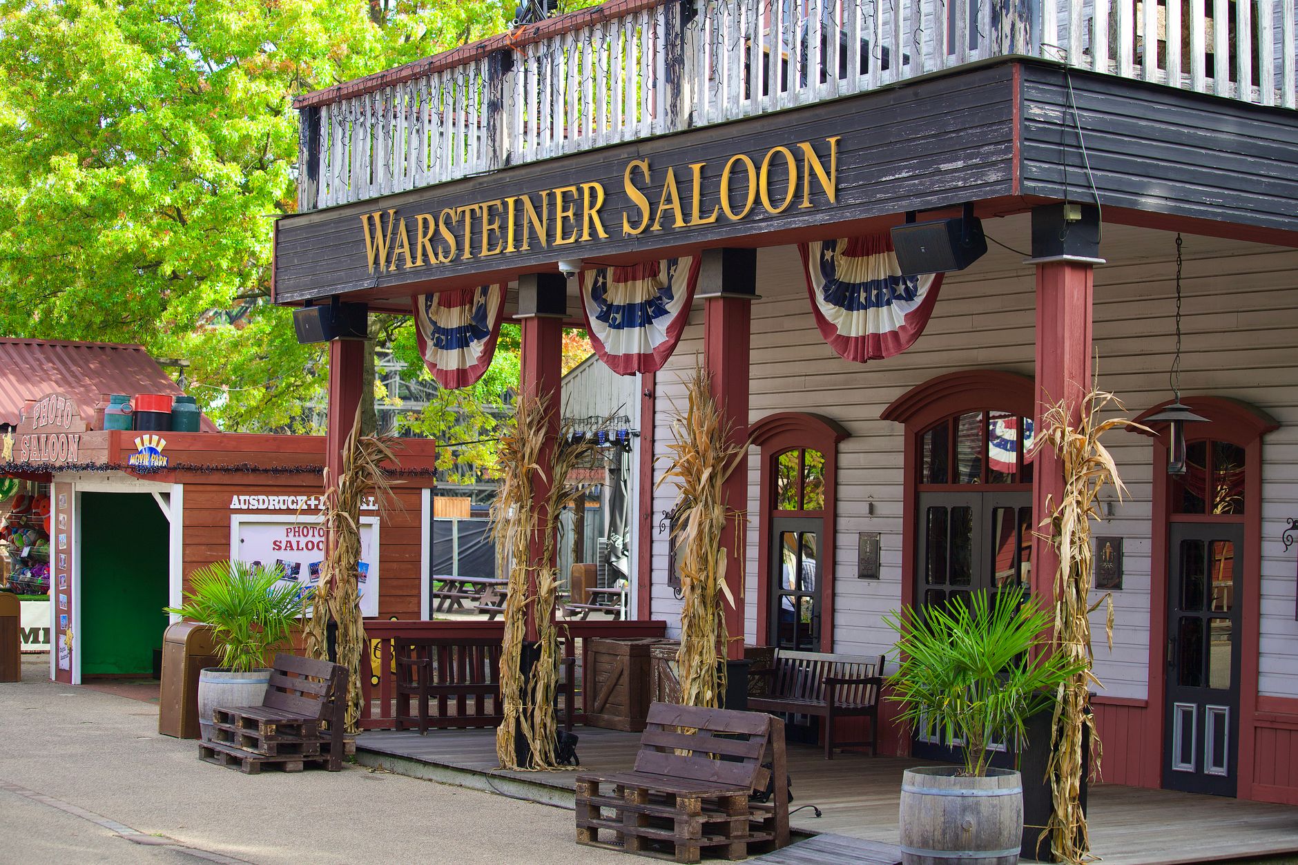 Atmosfera storica del Far West americano del XIX secolo con arredamento d'epoca della frontiera