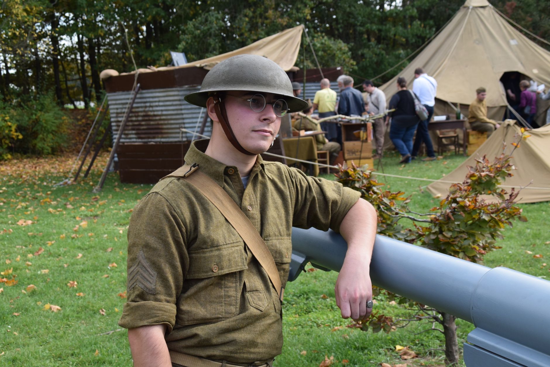 Collezione di uniformi militari e equipaggiamenti della Grande Guerra in ambientazione museale