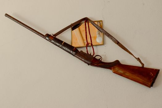 Fucile Henry 1860 con finitura in legno noce e ottone, arma ripetuta della Guerra Civile che precedette il Winchester